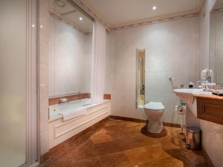 St. James' Court, A Taj Hotel | London | 18