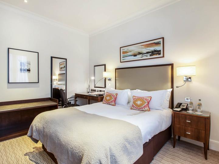 Executive Rooms & Suites | St. James' Court, A Taj Hotel, London